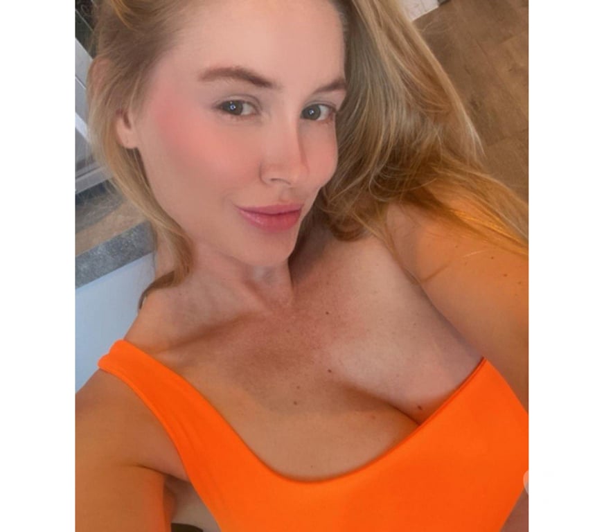 Escorts Peterborough Peterborough City Centre - Peterborough - Photos for Laura Elegant Beauty — Class, Charm & Passion