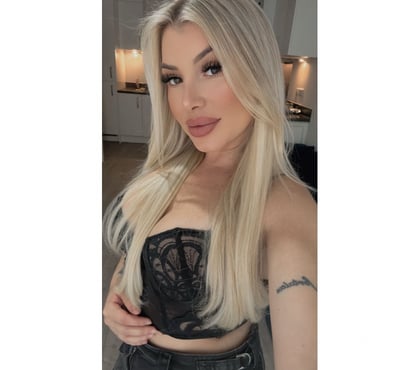 Photos for Laís 🥰🥰 New Corby🥂 Party girl