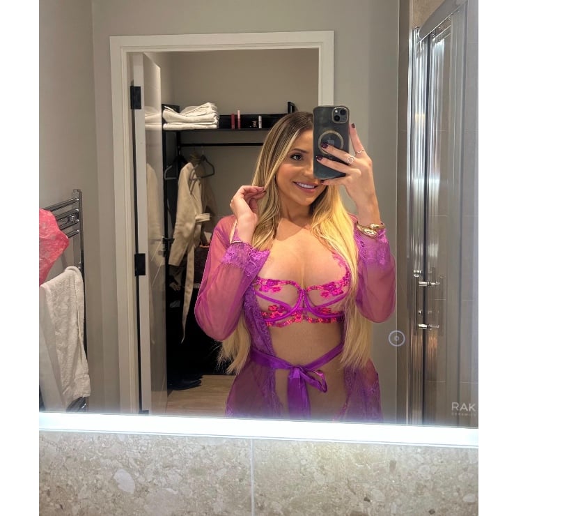 New Sexy Brasilian Ts Yasmin de Castro in town!