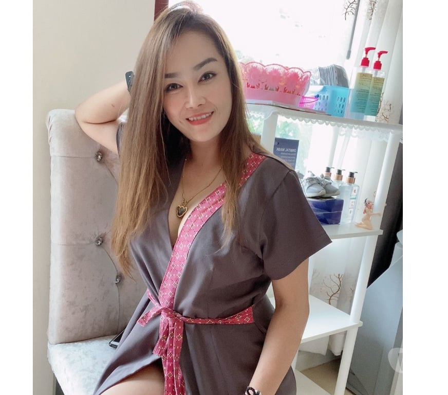 Escorts Staffordshire Stoke-on-Trent - Photos for Emmie Thai professional Massage And Body To Body😘