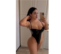 Hola soy Kimberly una chica simpática y caliente.