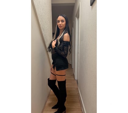 Escorts Stratford East London - Photos for Lora 🍑 Party girl 🥂 WET and HORNY 💦Real🔥