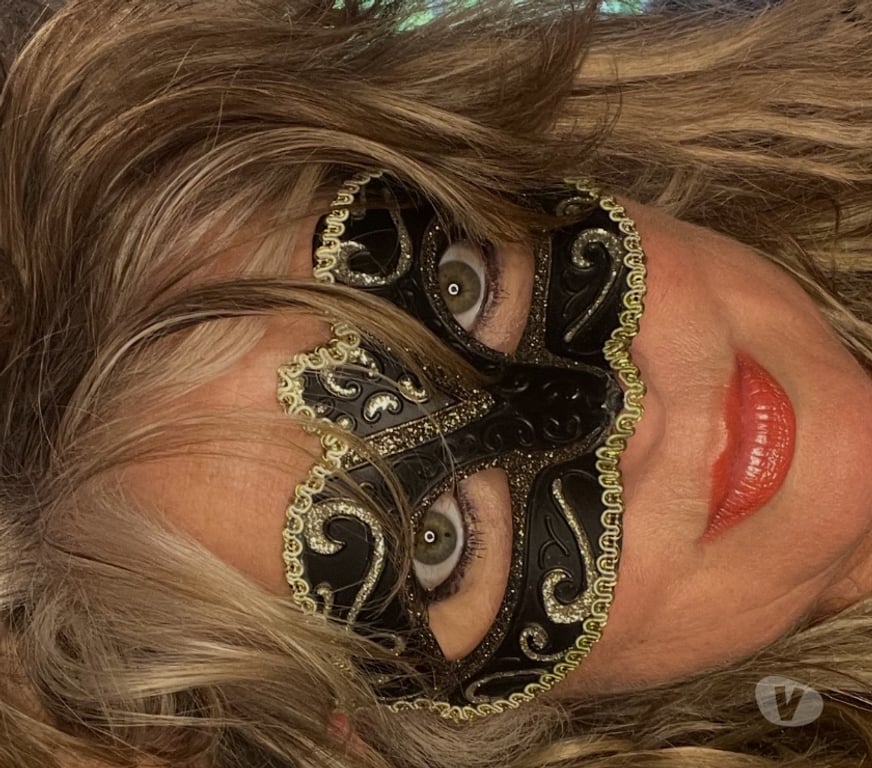 Adult Entertainment West London Shepherd`s Bush Station - West London - Photos for Naughty sexy Sami taking calls