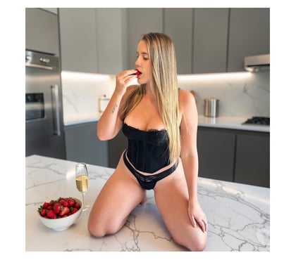 Escorts Hendon Central North West London - Photos for 🔥 CURVY BLONDE BOMBSHELL - NW4 HENDON 🔥
