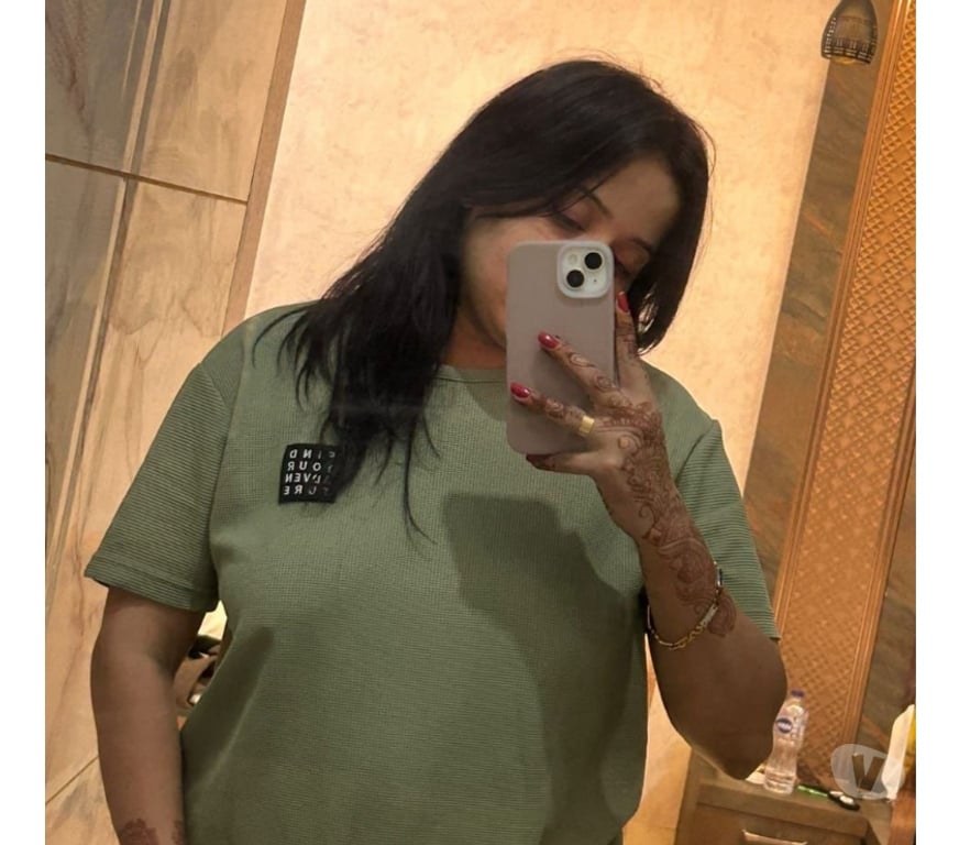 Escorts East London Stratford - East London - Photos for Friendly indian girl for social outing - Stratford