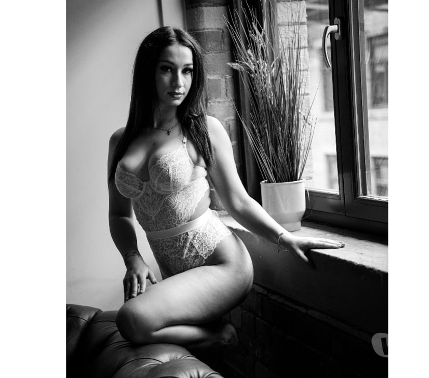 Escorts West Yorkshire Bradford - Photos for Isabella – petite, sweet, and dangerously seductive🤩