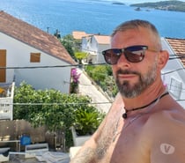 42M looking for casual meetings with girl,FWB