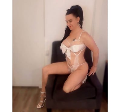 Escorts and Massages Woolwich South East London - Photos for 🇬🇧mature office lady 👱‍♀️👓 BEST OWO