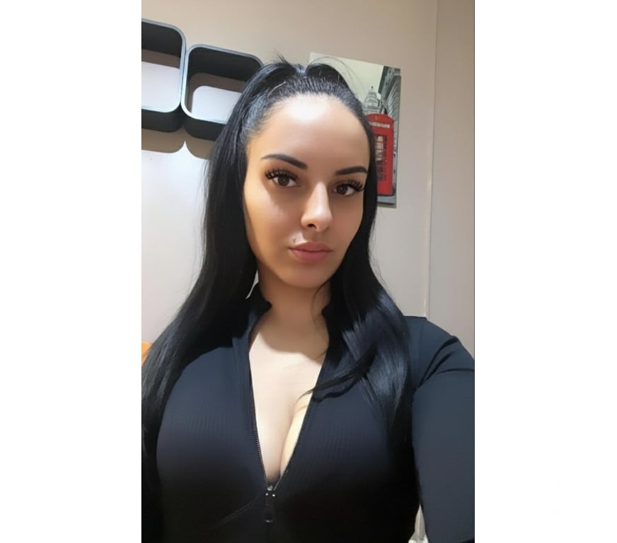 Escorts Derbyshire Derby - Photos for Hot Party Girl Laura Come And Have A Good Time💦