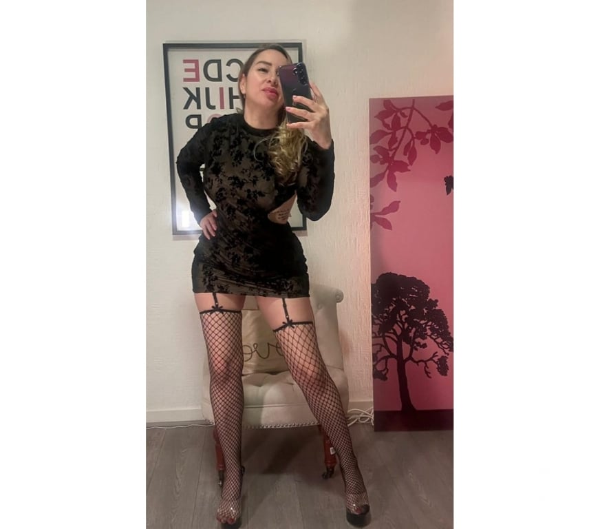 Escorts Essex Southend-on-Sea - Photos for sweet and blue eyes we my friend maria