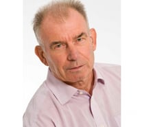 Senior gentleman offers tailored massage sessions