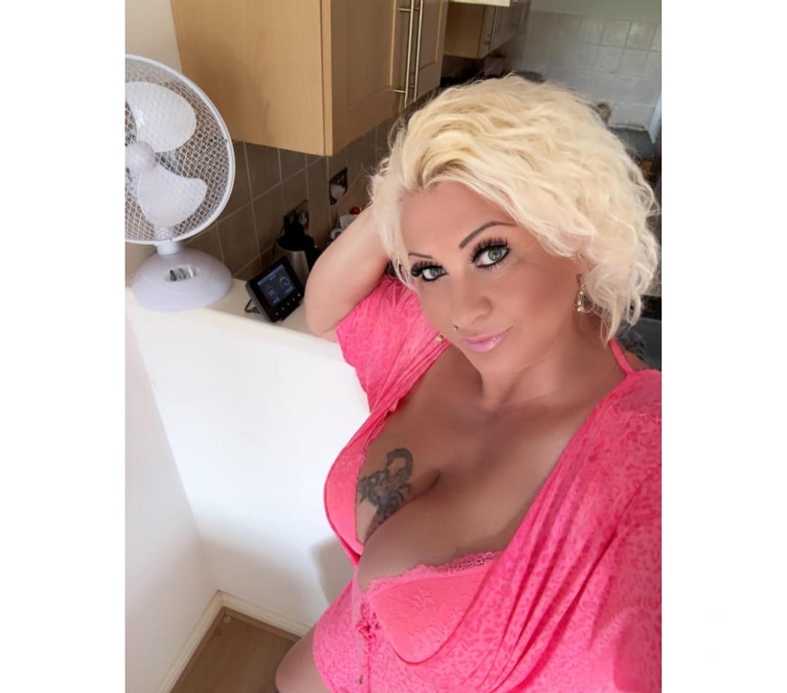 Escorts East London Havering - Photos for Hot Amanda Milf Big natural boob's gfe French kiss