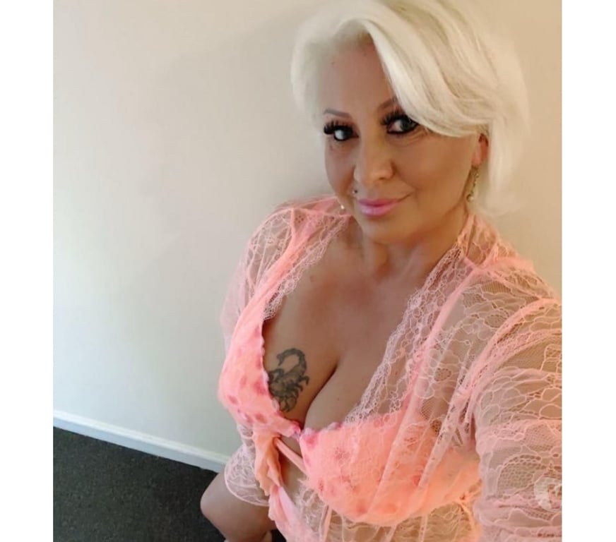 Escorts East London Goodmayes Station - East London - Photos for Hot Amanda Milf Big natural boob's gfe French kiss