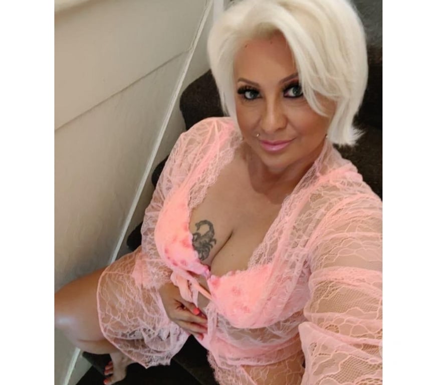 Escorts East London Goodmayes Station - East London - Photos for Hot Amanda Milf Big natural boob's gfe French kiss