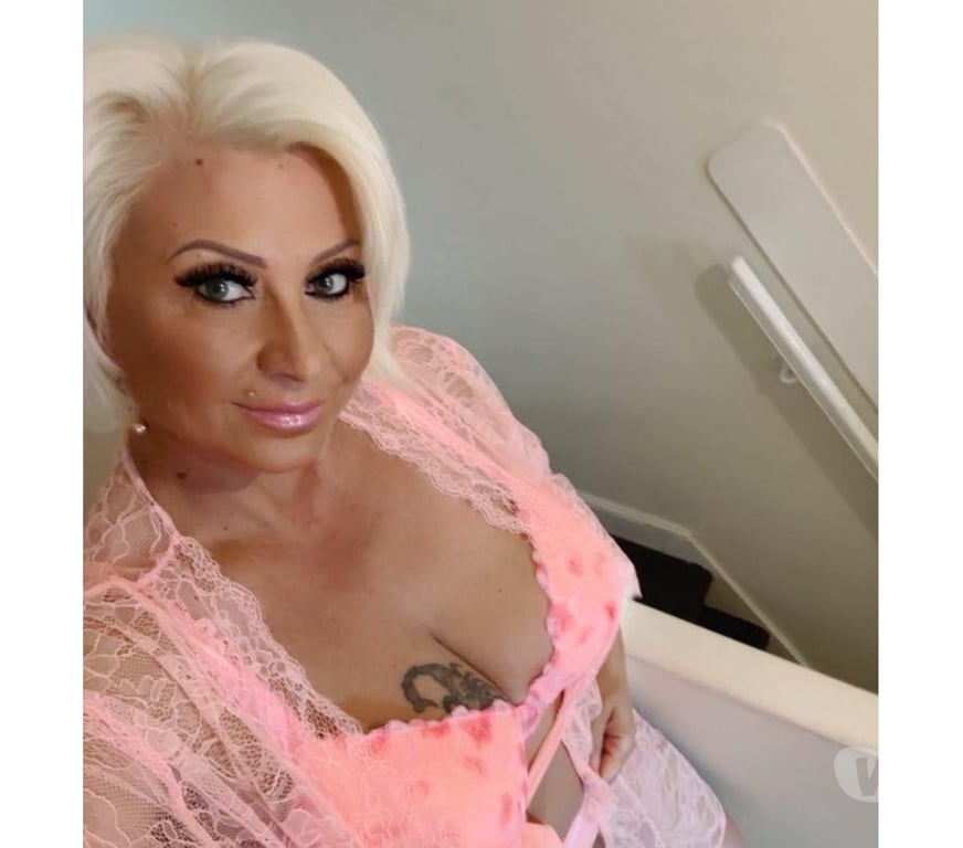 Escorts East London Goodmayes Station - East London - Photos for Hot Amanda Milf Big natural boob's gfe French kiss