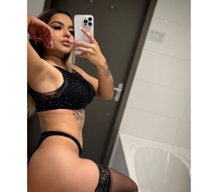 Escorts West Yorkshire Bradford - Photos for EMILY PORN BLONDE PARTY GIRL NEW OWO PARTY