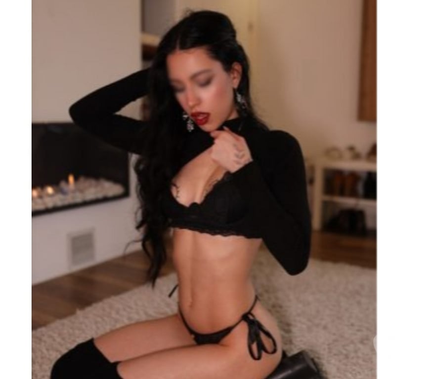 Escorts East London Canary Wharf - East London - Photos for Relaxed and Discreet 💫 Available Now