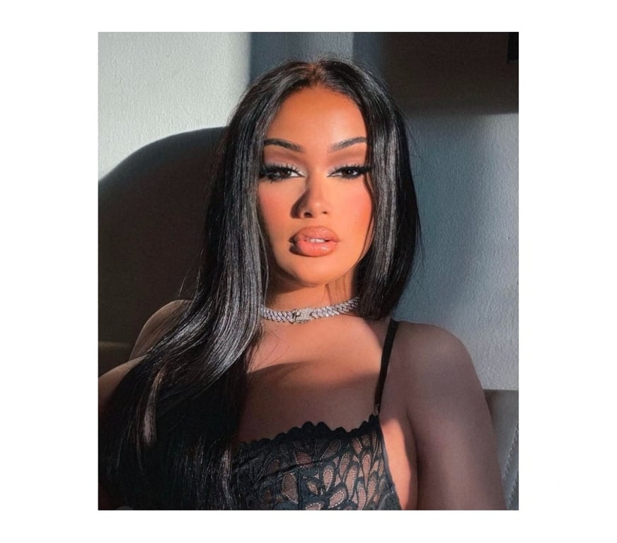 Escorts East London Newham - Photos for EMMA 🍑 Party girl 🥂 WET and HORNY 💦