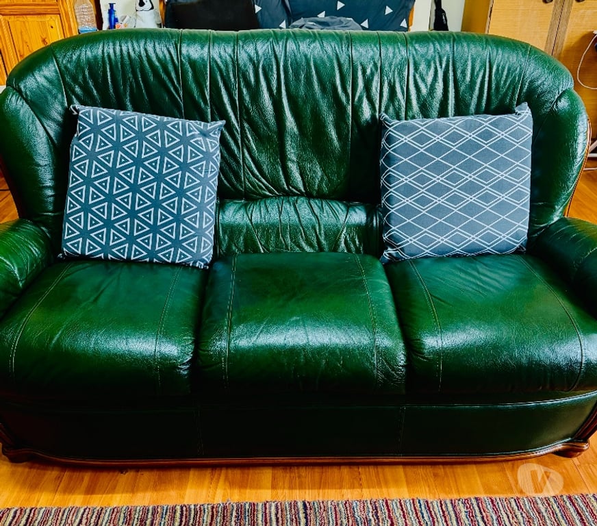 Furniture South West London Brixton - South West London - Photos for 3 Piece Leather Sofa Set-Rare Used Look Like New!