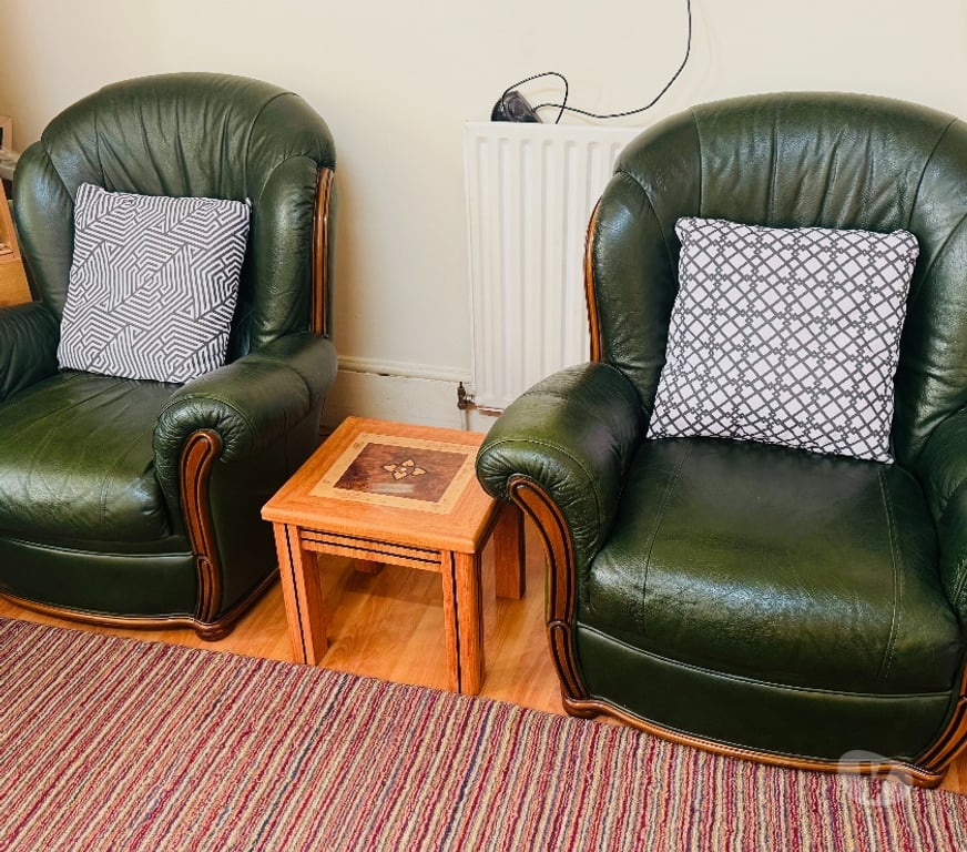 Furniture South West London Brixton - South West London - Photos for 3 Piece Leather Sofa Set-Rare Used Look Like New!