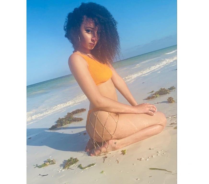 Escorts Glasgow Newlands - Glasgow - Photos for Mid 20's Girly bored home alone. Feeling Spontaneous? xox