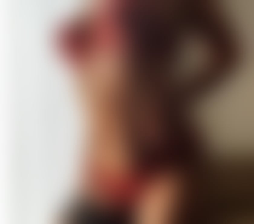 ENGLISH BRUNETTE..HOT ASS MINX FOR YOUR PLEASURE