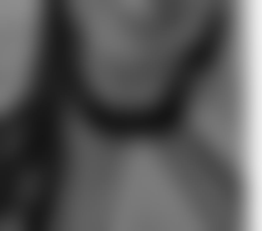 MATURE AMANDA SEXY BRUNETTE