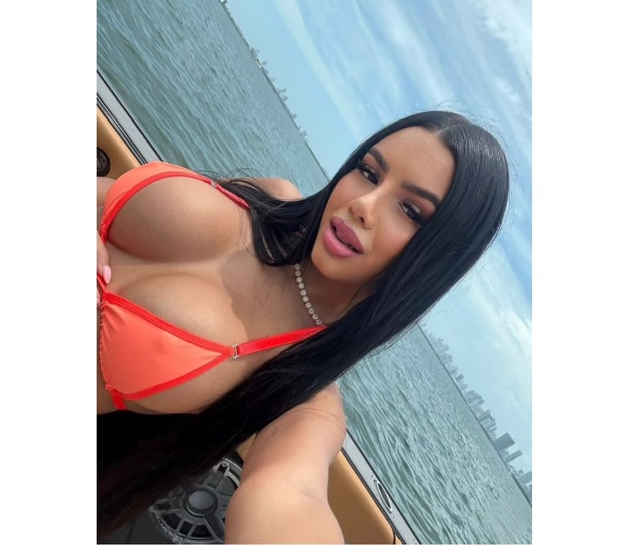 Escorts West Yorkshire Leeds - Photos for Julia🦋🧁 best owo 💦24hr party girl 🎉