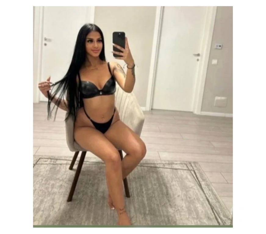 Escorts Swansea - Wales Swansea City Centre - Swansea - Photos for 🍒NAUGHTY Deea 🪩 🔝HOTTEST BRUNETTE 🔝PARTY