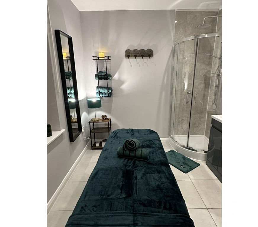 Full body massage West London Chiswick - West London - Photos for Newly Opened - Elite Emerald Spa - Massage from £40