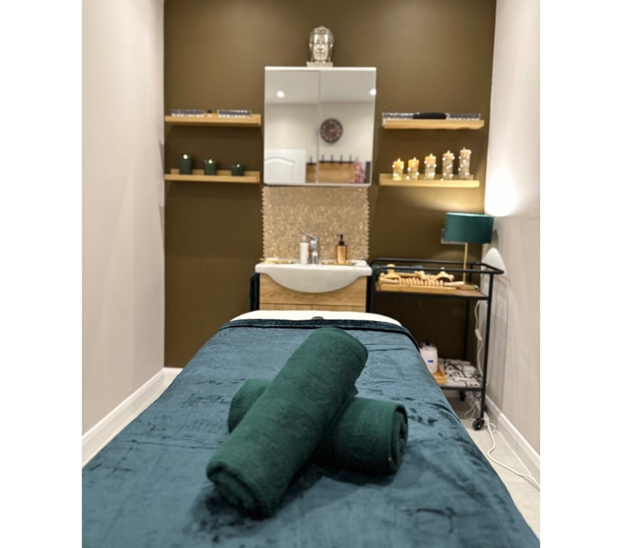 Full body massage West London Chiswick - West London - Photos for Newly Opened - Elite Emerald Spa - Massage from £40