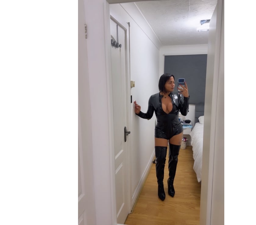Escorts Croydon Town Centre Croydon - Photos for TS , Samara Brazilian, very hot 🔥 100% sexy .. 🥳🥳