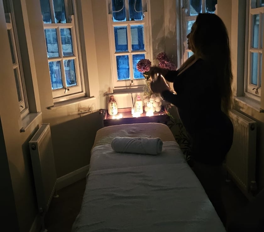 Escorts Suffolk Ipswich - Photos for Hello professional in all kinds of massages IP4