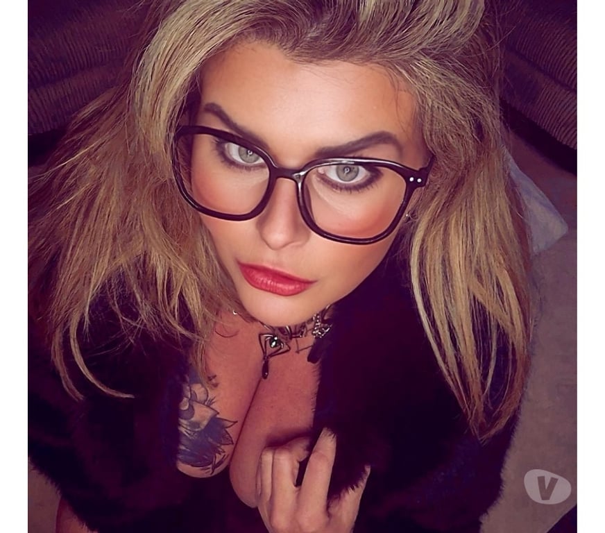 Escorts Essex Basildon - Photos for Dress Me Up Curvy Milf