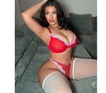 The sexy and beautiful pearl, a complete Latina bride party