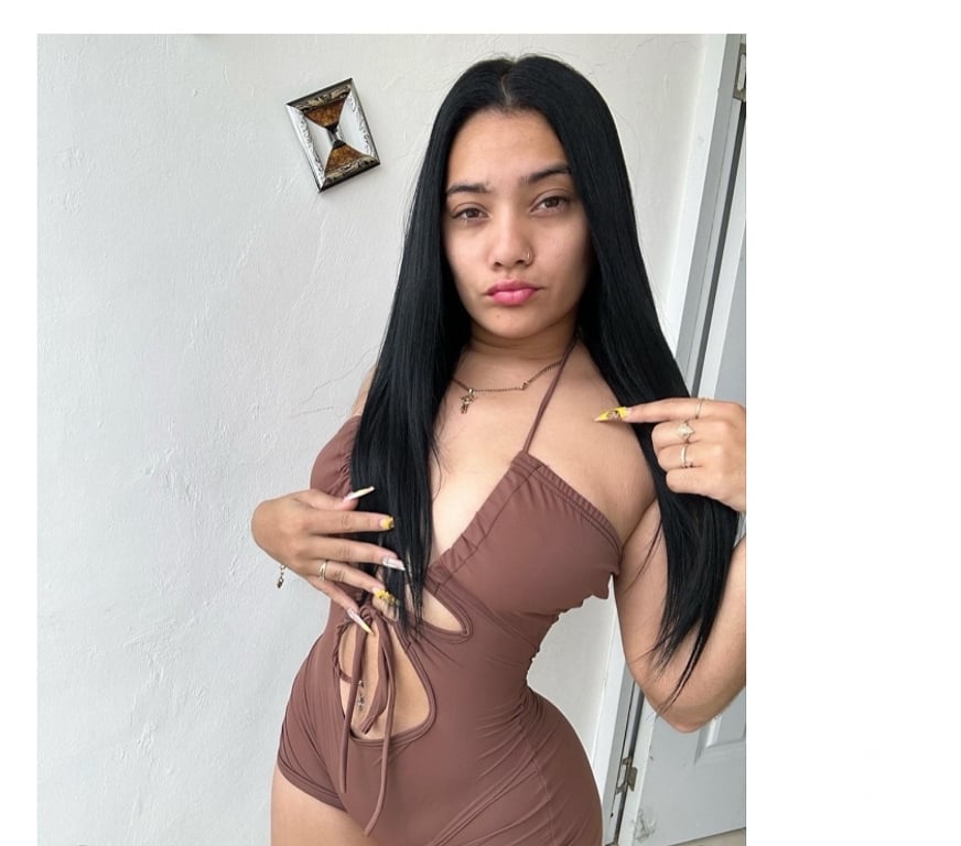 Escorts East London Bow Church - DLR Station - East London - Photos for Hoy🥵party🥳 Girls