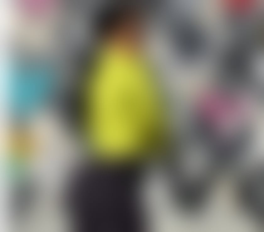 Molly more contact me on WhatsApp