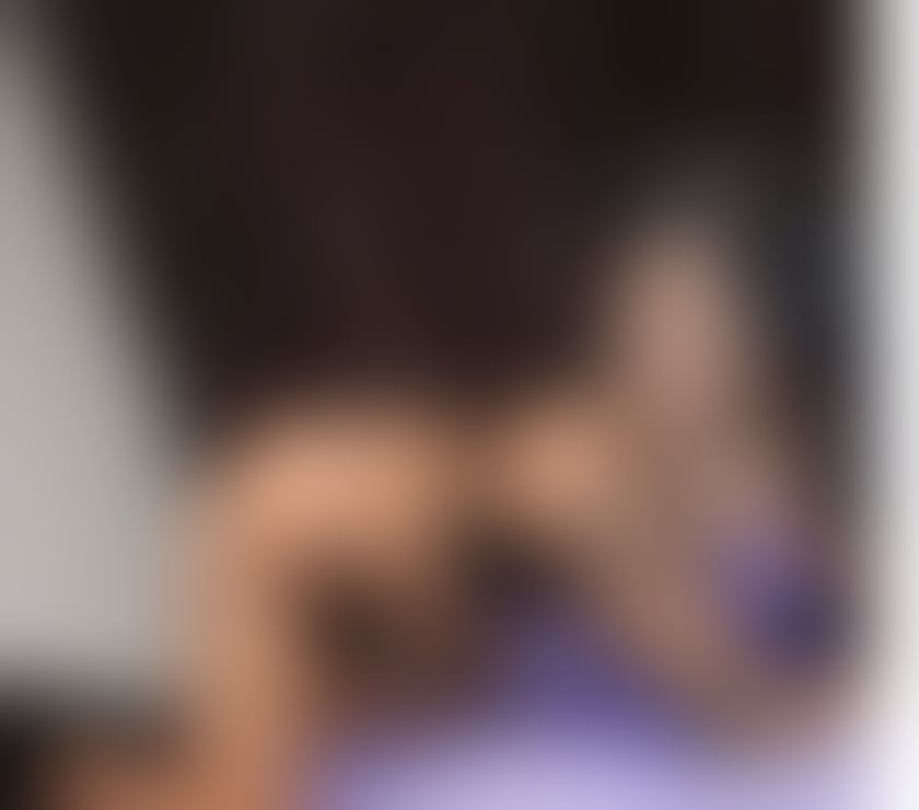 I m Laura new here available now