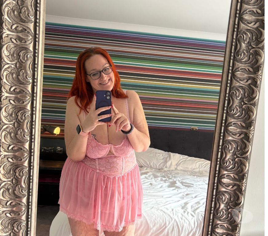 Escorts Buckinghamshire Milton Keynes - Photos for English Curvy Escort Available In Milton Keynes for Incalls