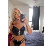 New trans escort în town party
