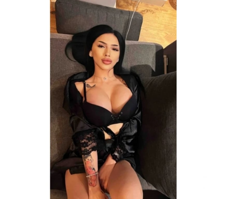 Escorts Hertfordshire Watford - Photos for Hot brunette 🥵 just outcall