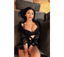 Hot brunette 🥵 just outcall