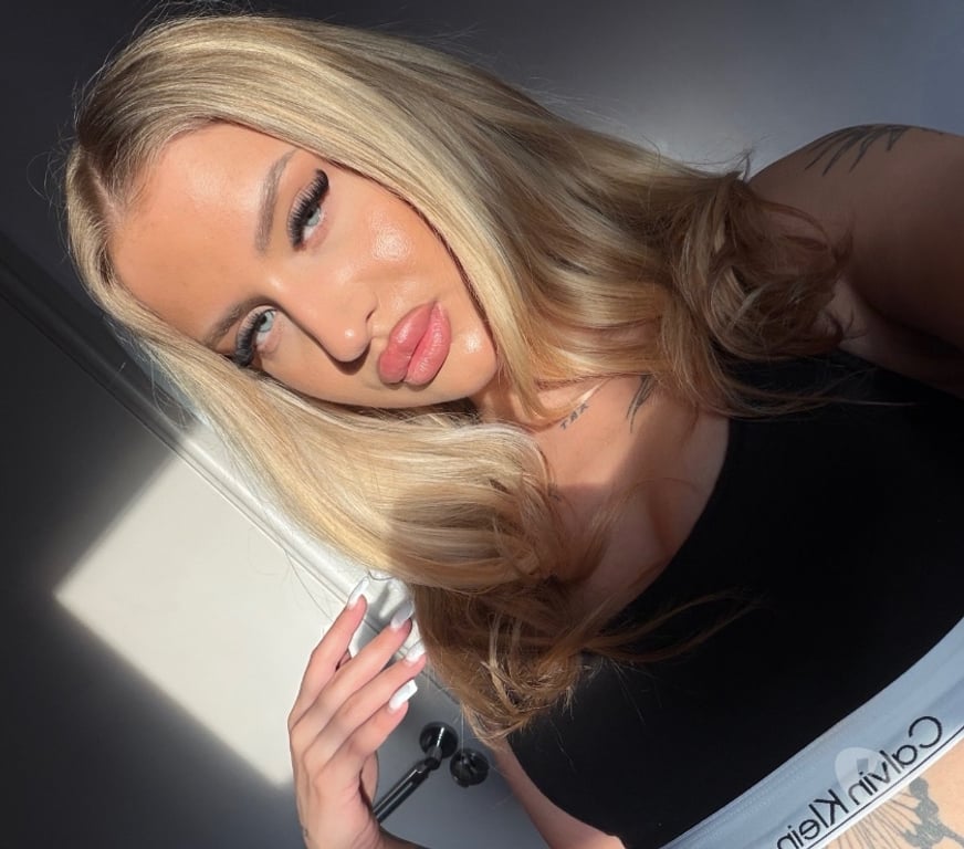 Escorts South East London Greenwich - DLR Station - South East London - Photos for Mia British babe 🇬🇧🇱🇹 don’t miss out 💖🌸