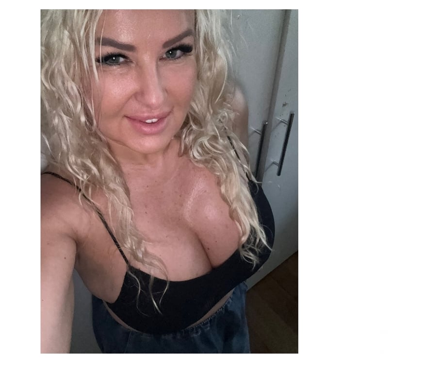 Escorts Surrey Spelthorne - Photos for Polish Pie Pandora Mature Well Experienced New figure!!!