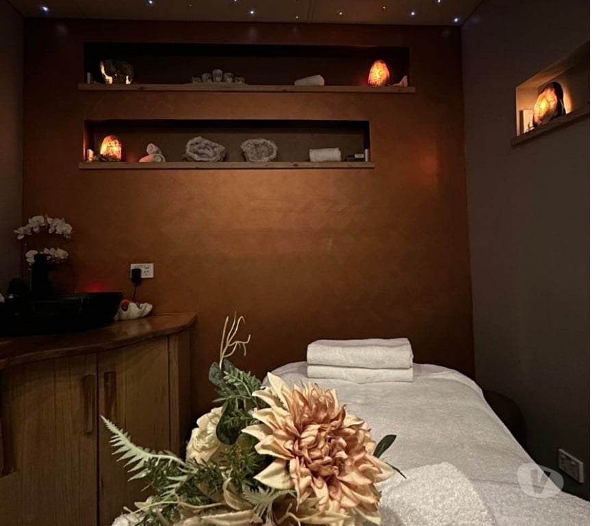 Escorts Surrey Runnymede - Photos for Tantric massage , Dip tissue with Laura