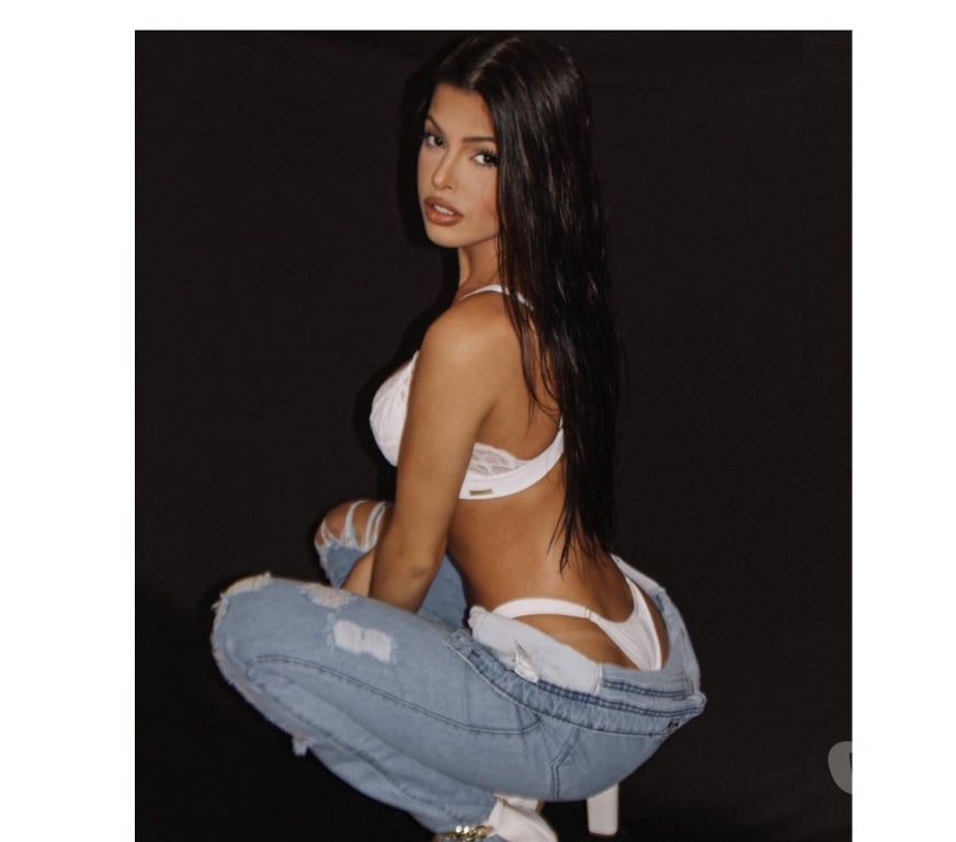 Escorts Surrey Woking - Photos for 🔥 anitta 🎉 stunning party girl 🎉🎉