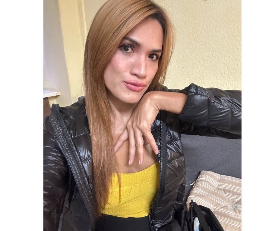 Trans Escorts West London Heathrow Terminal 5 Station - West London - Photos for Let explore your wide with pretty Mia