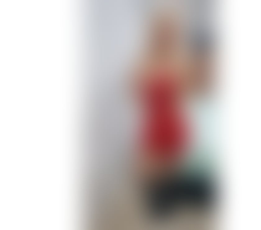 Lyza Blonde,masseuse, loves a party 😍😍