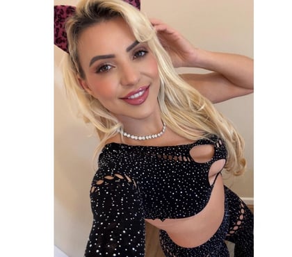 Escorts Shepherd`s Bush West London - Photos for Carla, who is blonde, loves a party.🥳🥳