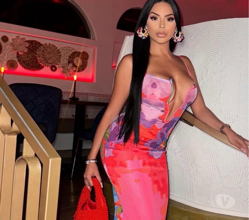 Escorts North West London Hendon Central - North West London - Photos for MARTA🇧🇷 🆕🔥 NEW IN TOWN 🪩 PARTY GIRL 🥂